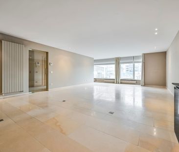 Zeer ruim appartement met groot terras op de Grote Markt! - Photo 2