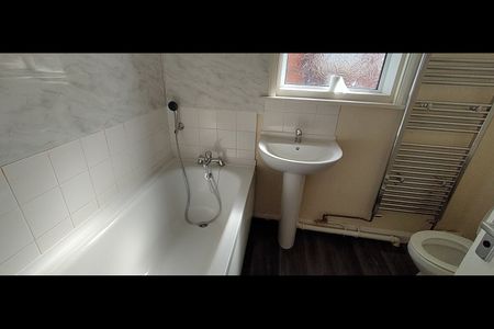 2 Bed Flat, Birmingham Road, B70 - Photo 5