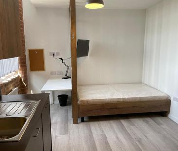 Studio to rent - Photo 2