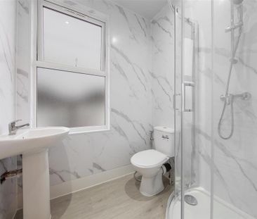 4 bedroom detached house to rent - Photo 2