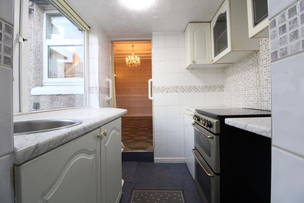 2 bedroom semi-detached bungalow to rent - Photo 1