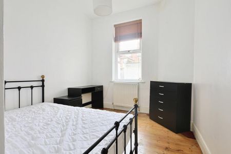 2 bedroom Student Flat to rent in Mayfair Road, Newcastle Upon Tyne - Photo 5
