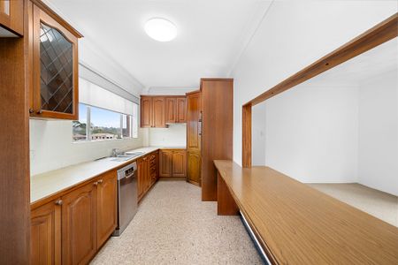 Apartment with 3 bedrooms, 2 bathrooms & parking for 1 car - Photo 3