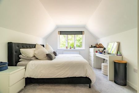 4 bedroom detached house to rent - Photo 4