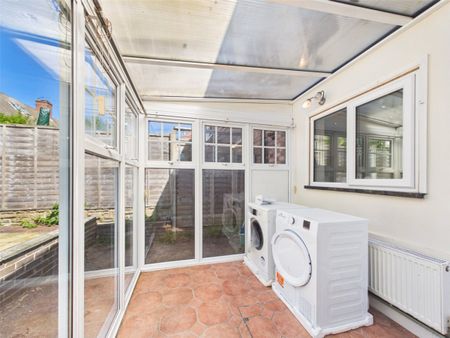 Austrey Avenue, Beeston, Nottingham, Nottinghamshire, NG9 - Photo 2