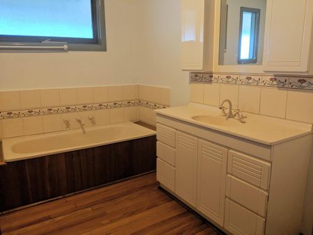 Beautiful Country Home - Photo 3