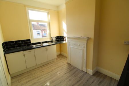 3 Bed Flat To Rent - Photo 4
