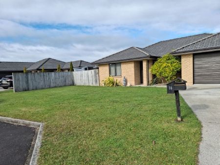 Modern three bedroom family home - Photo 3