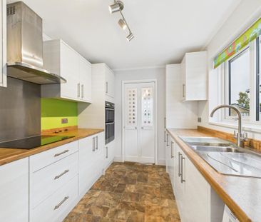 2 bedroom detached bungalow to rent - Photo 1