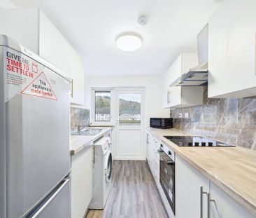 3 bedroom flat to rent - Photo 6