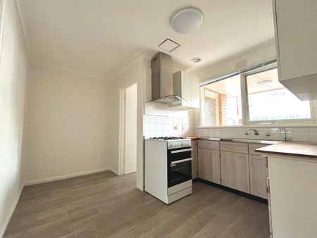 IMMACULATE TWO BEDROOM HOME IN THE HEART OF CAMBERWELL - Photo 4