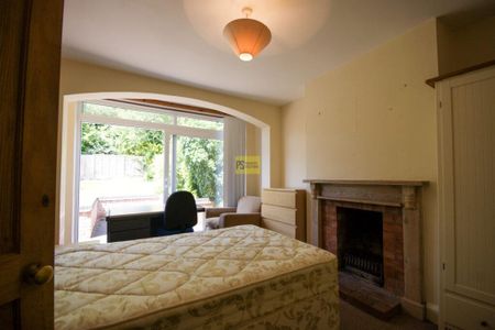 4 bedroom semi-detached house to rent - Photo 4