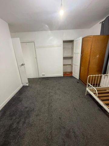 4 bedroom terraced house to rent - Photo 5