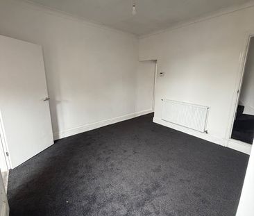2 Bed Terraced House, Brays Lane, CV2 - Photo 3