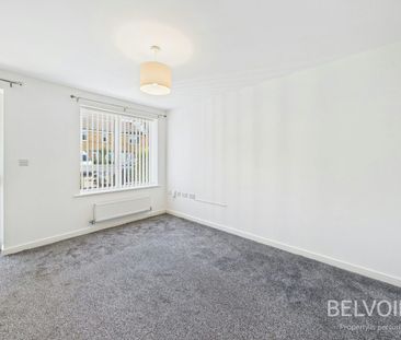 Town house to rent on - Photo 1