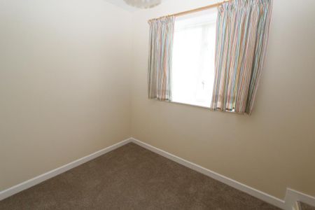 2 bedroom semi-detached house to rent - Photo 4