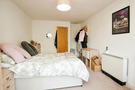 2 bedroom flat to rent - Photo 5
