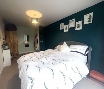 1 bed Upper Floor Flat for rent - Photo 3