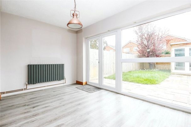 Meadowbank, - Photo 1