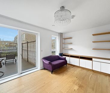 This modern 3 bedroom, spacious property is offered fully furnished... - Photo 2