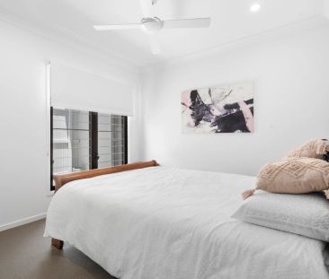 Fully Furnished Modern Town House! - Photo 3