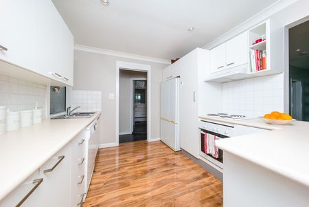 A Fresh, Modern Family Retreat in a Prime Location - Photo 3