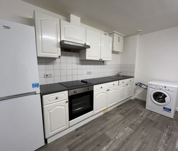 3 bed apartment to rent in St Peters Gate, BH1 - Photo 5