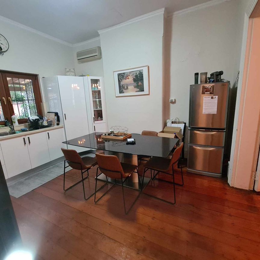 Stanmore - Photo 1