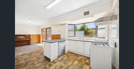 Well-Appointed and Spacious Family Home - Photo 4