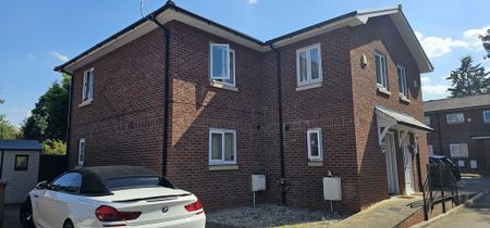 4 bedroom semi-detached house to rent - Photo 3