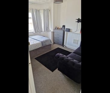 Room in a Shared Flat, Gainsford Road, SO19 - Photo 2