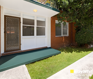 Stylish, Newly Renovated Two-Bedroom Apartment in a Quiet, Convenie... - Photo 5