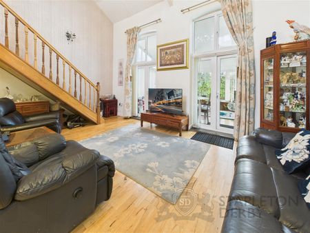 3 Bedroom Semi-Detached House for Rent - Photo 2