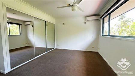 Beautiful 3-Bedroom Townhouse in the Heart of Hope Island â Your Next Home Awaits! - Photo 5