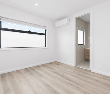 Modern Two-Storey Living in the Heart of Braybrook - Photo 5