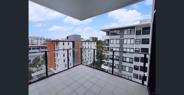 Conveniently Located Mid Level Modern Apartment with Pleasant Views & Complex Facilities - Photo 1