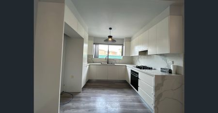 Modern 4 Bedroom Home - Photo 2