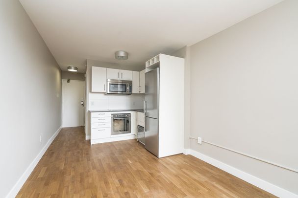 798 Richmond Street West - Photo 1