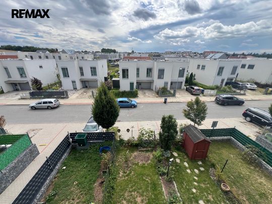 Pronájem bytu 1+kk a garsoniéry 36 m² - Fotografie 1