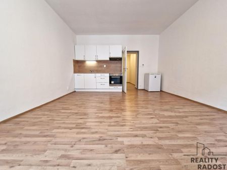 Pronájem bytu 1+kk 33 m2 - Фото 2