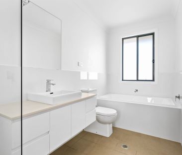 Modern 3 Bedroom Stand Alone Home - Photo 4