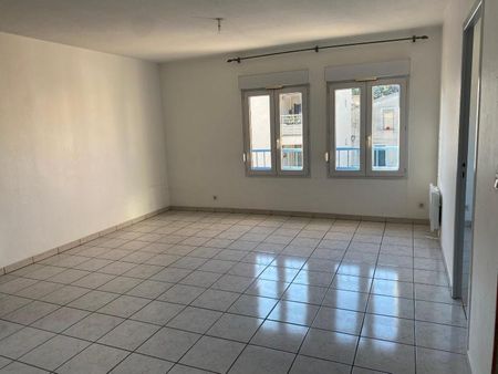 Location Appartement 3 pièces 62m² ST MAXIMIN LA STE BAUME 83470 - Photo 2
