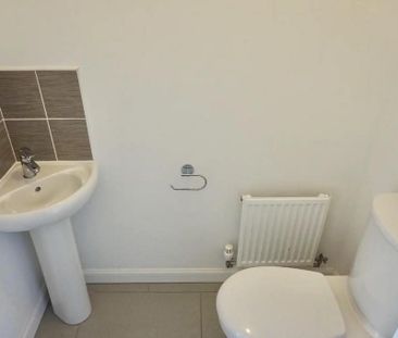 2 bedroom semi-detached house to rent - Photo 4