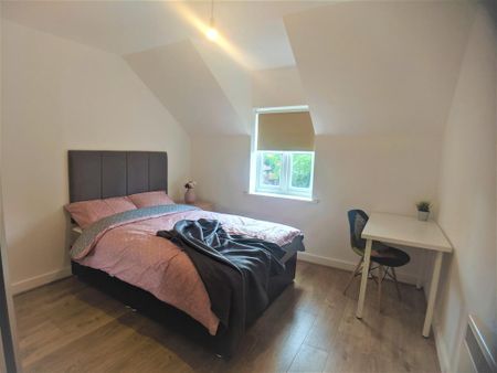 3 bedroom flat to rent - Photo 4