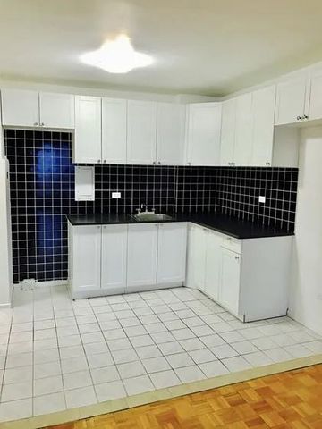 3555 Rue Berri apartment — Montréal, QC (1-Bedroom) - 1 Bedroom - Photo 3