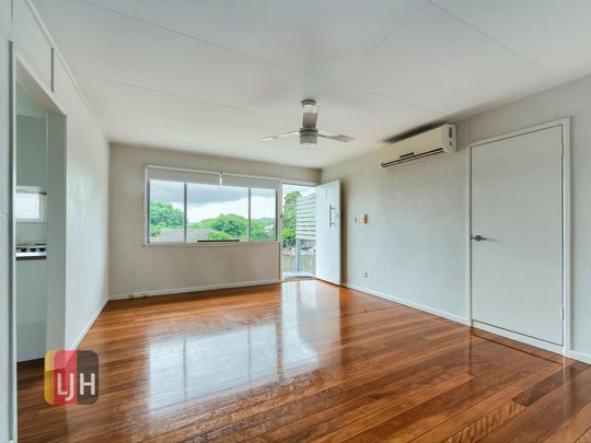 AIR CONDITIONED 2 BEDROOM UNIT WITH COURTYARD! - Photo 1