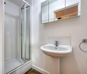 3 bedroom semi-detached house to rent - Photo 6