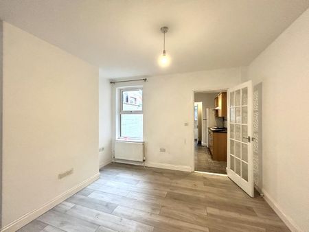 3 bedroom terraced house to rent - Photo 3