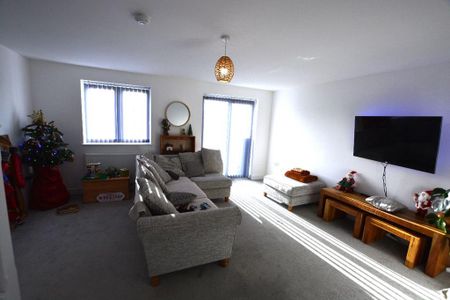 3 bedroom semi-detached house to rent - Photo 3