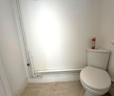 2 bedroom end of terrace house to rent - Photo 5